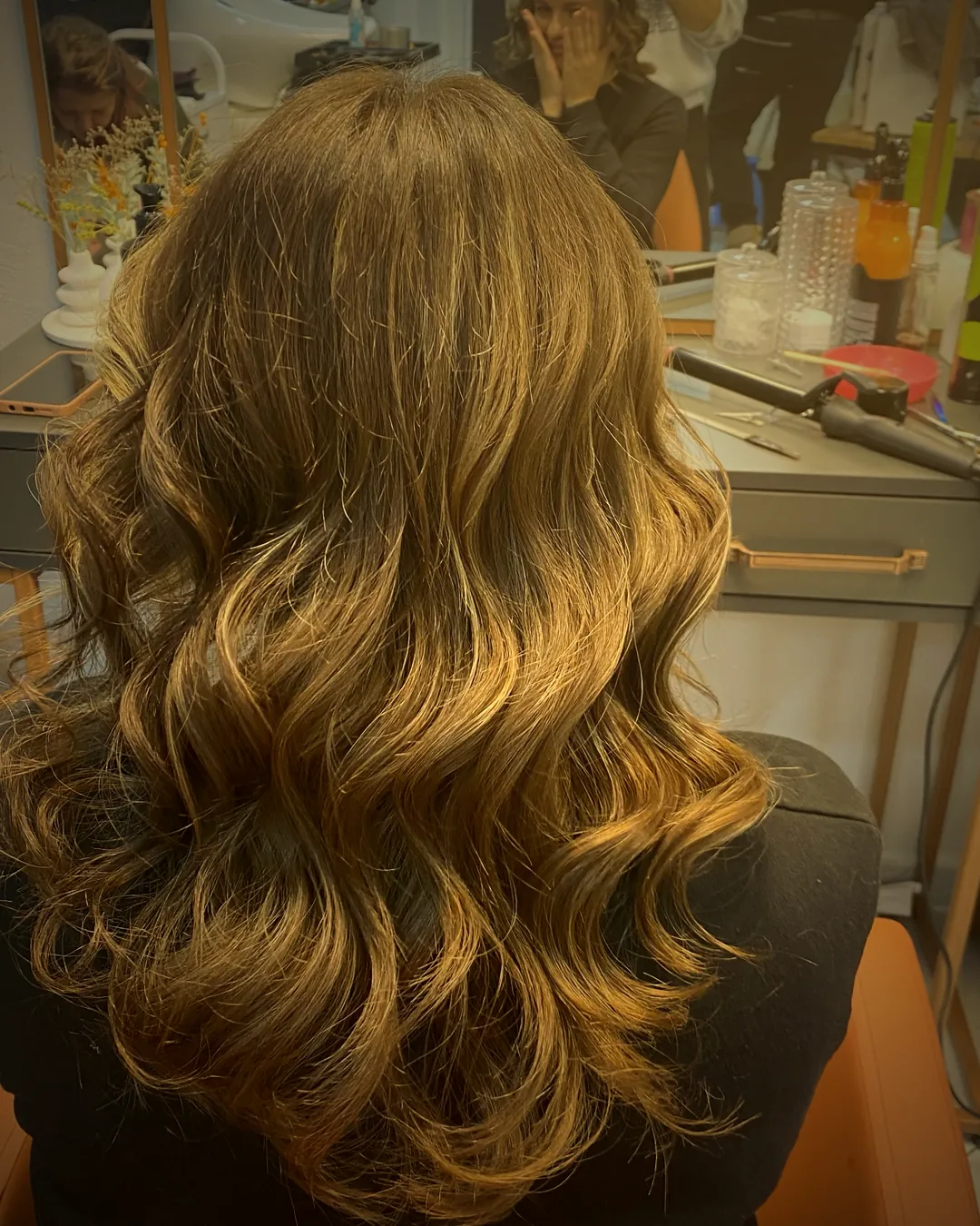 Kahve saçta balyaj ve iri dalgalar, Makas Hair Studio Güzelbahçe