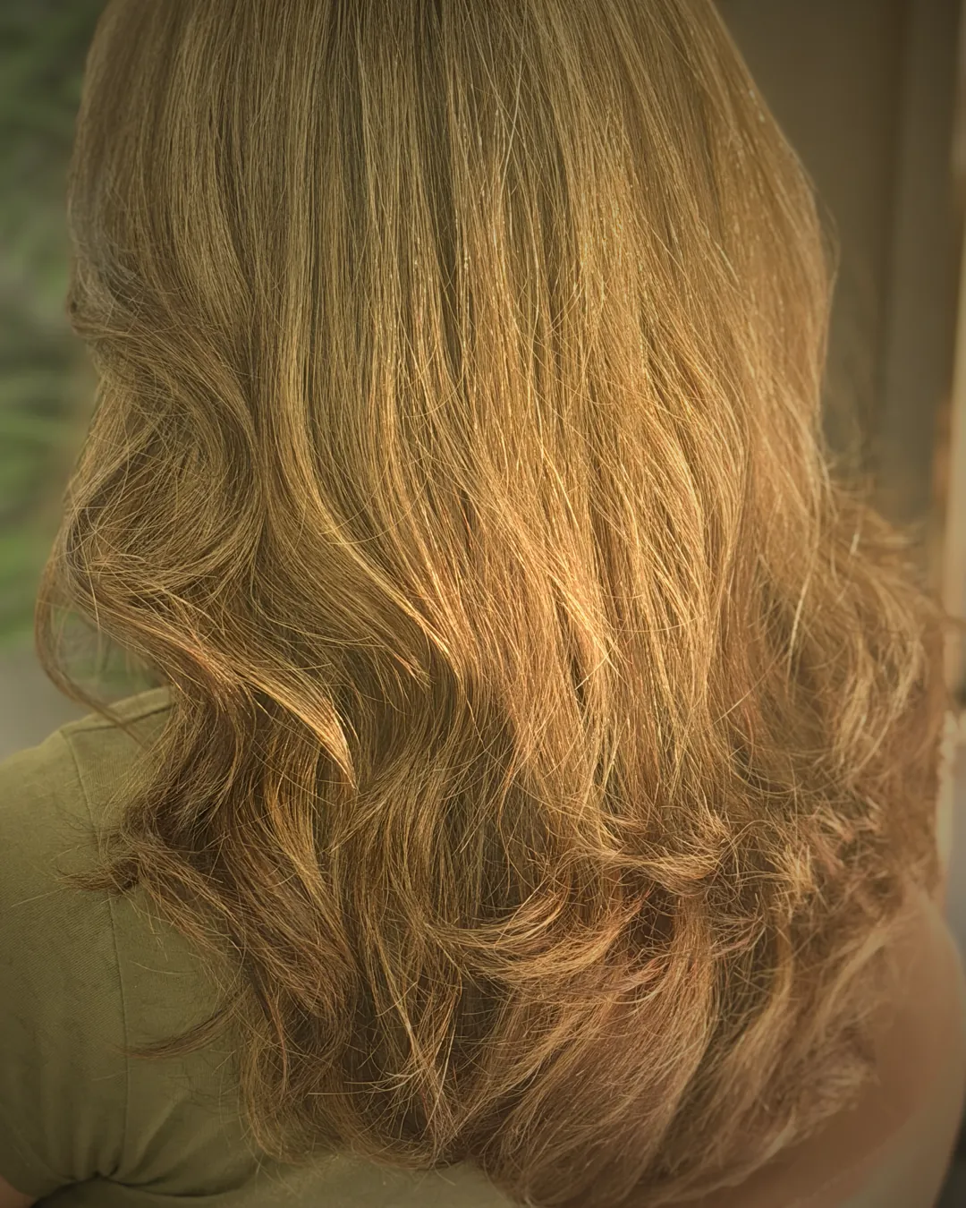 Kumral saçta balyaj ve katlı kesim, Makas Hair Studio Güzelbahçe
