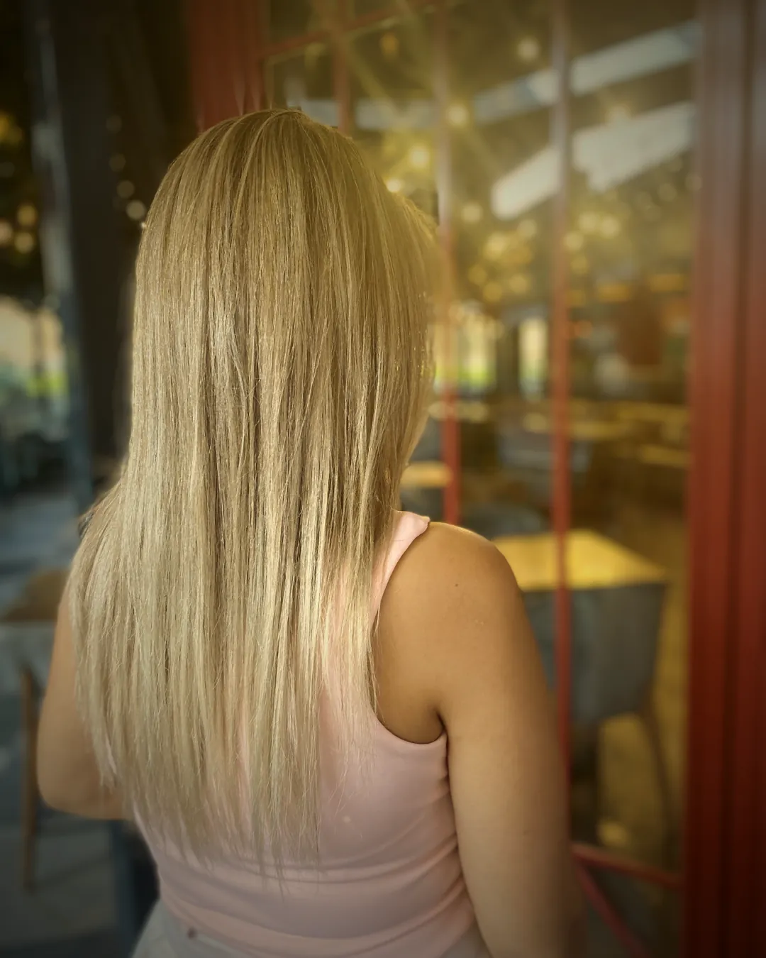 Uzun, düz ve dolgun sarı saç, Makas Hair Studio
